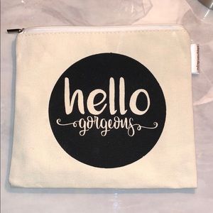 Adorable cosmetic bag NEVER used 💄